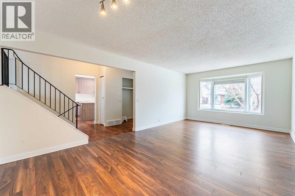 Single Family House 4 Level for Sale in  Scenic Rise NW Scenic Acres Calgary 