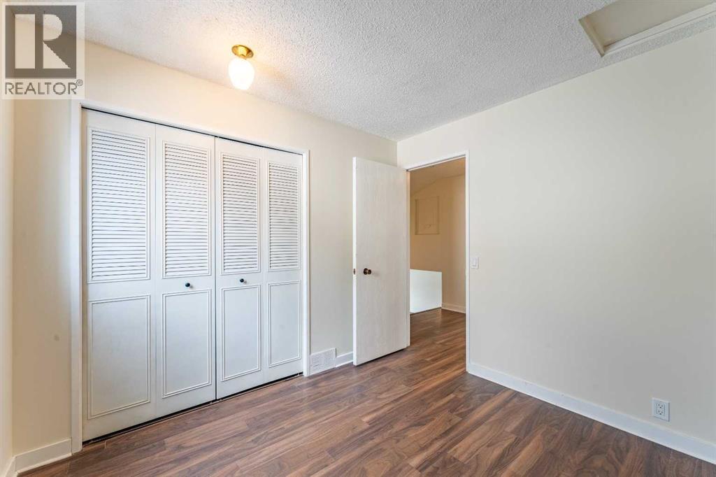 Single Family House 4 Level for Sale in  Scenic Rise NW Scenic Acres Calgary 