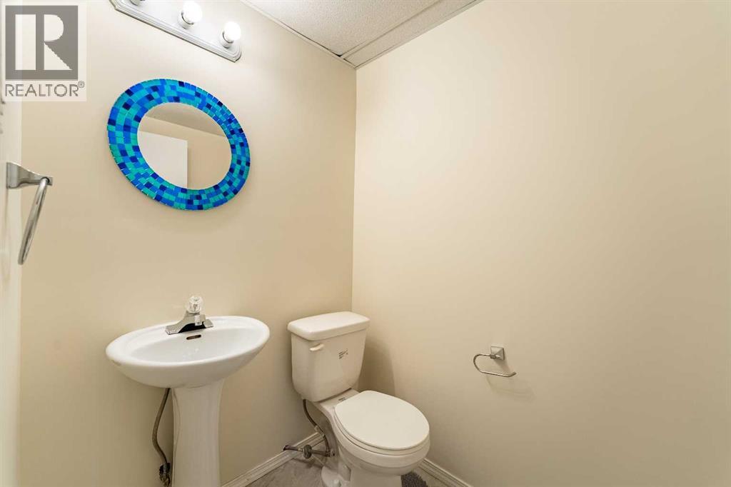 Single Family House 4 Level for Sale in  Scenic Rise NW Scenic Acres Calgary 