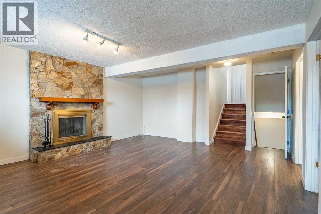 Single Family House 4 Level for Sale in  Scenic Rise NW Scenic Acres Calgary 