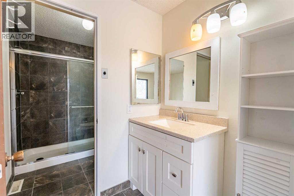 Single Family House 4 Level for Sale in  Scenic Rise NW Scenic Acres Calgary 