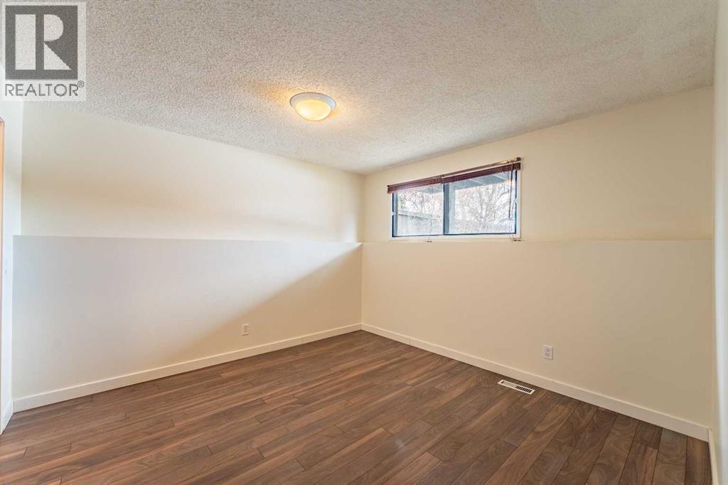 Single Family House 4 Level for Sale in  Scenic Rise NW Scenic Acres Calgary 