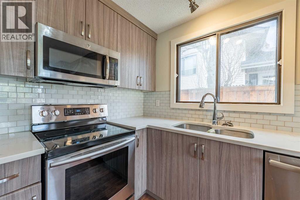 Single Family House 4 Level for Sale in  Scenic Rise NW Scenic Acres Calgary 