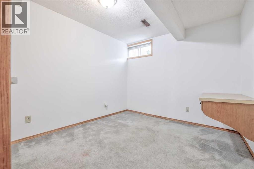 Single Family House 4 Level for Sale in  Templeside Circle NE Temple Calgary 