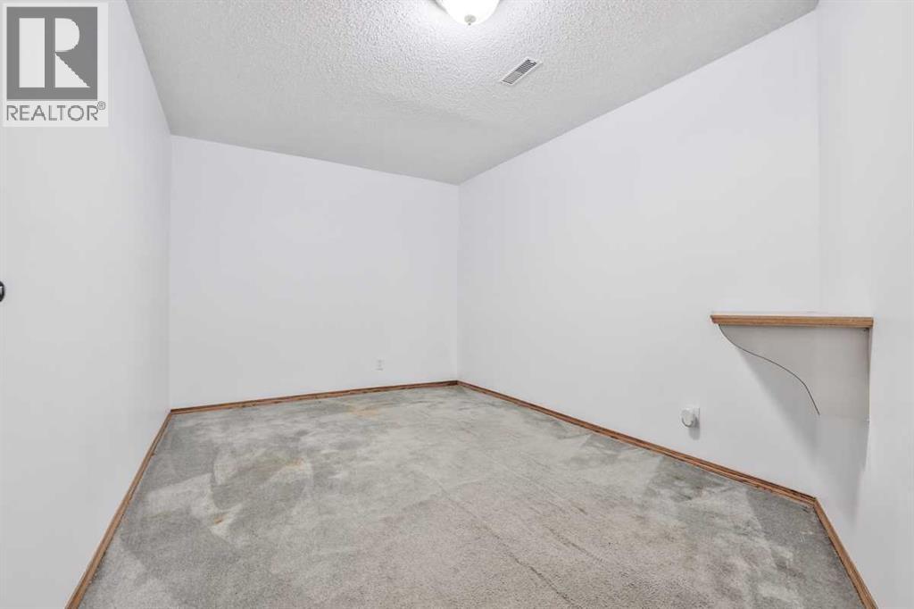 Single Family House 4 Level for Sale in  Templeside Circle NE Temple Calgary 