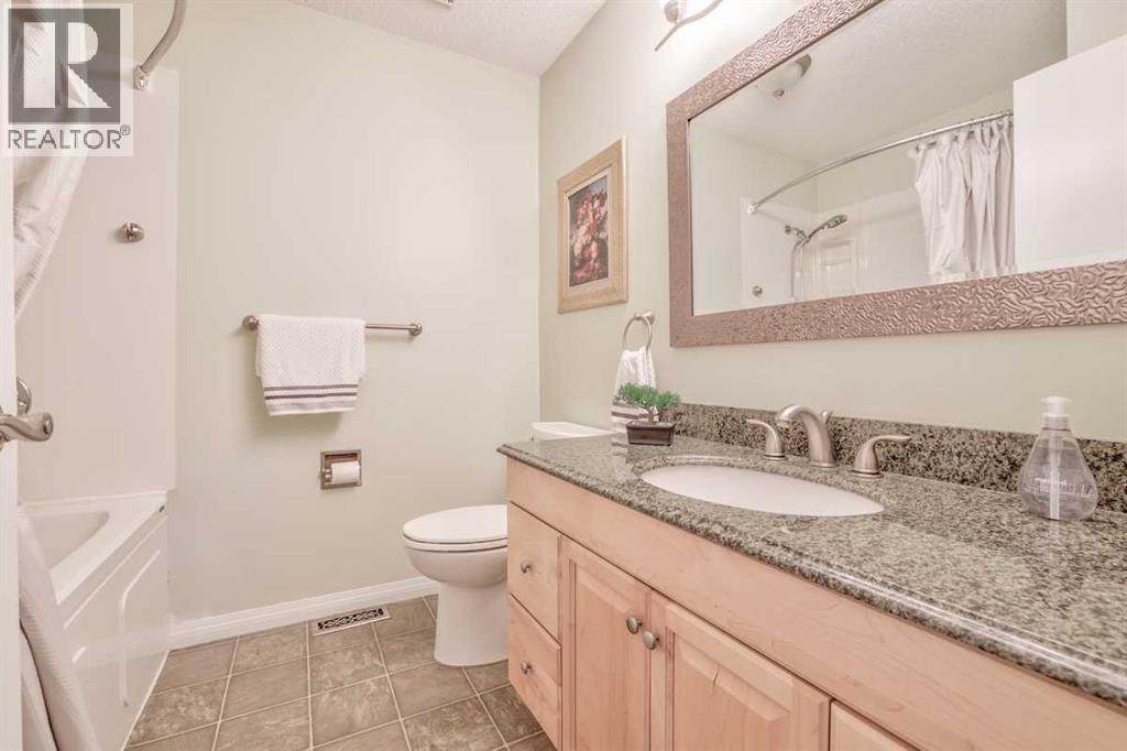 Single Family House 4 Level for Sale in  Templeside Circle NE Temple Calgary 