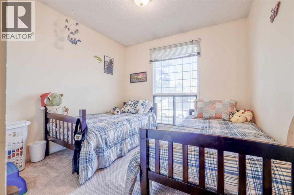 Single Family House 4 Level for Sale in  Templeside Circle NE Temple Calgary 