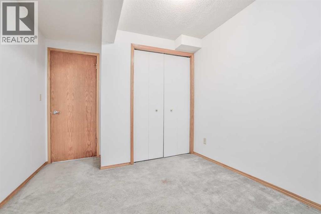 Single Family House 4 Level for Sale in  Templeside Circle NE Temple Calgary 