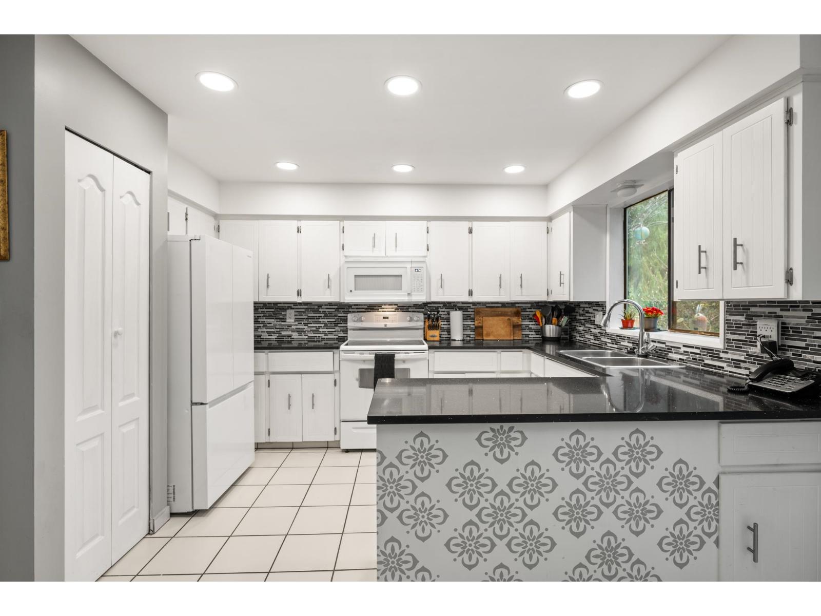 20185 GRADE CRESCENT — photo 18