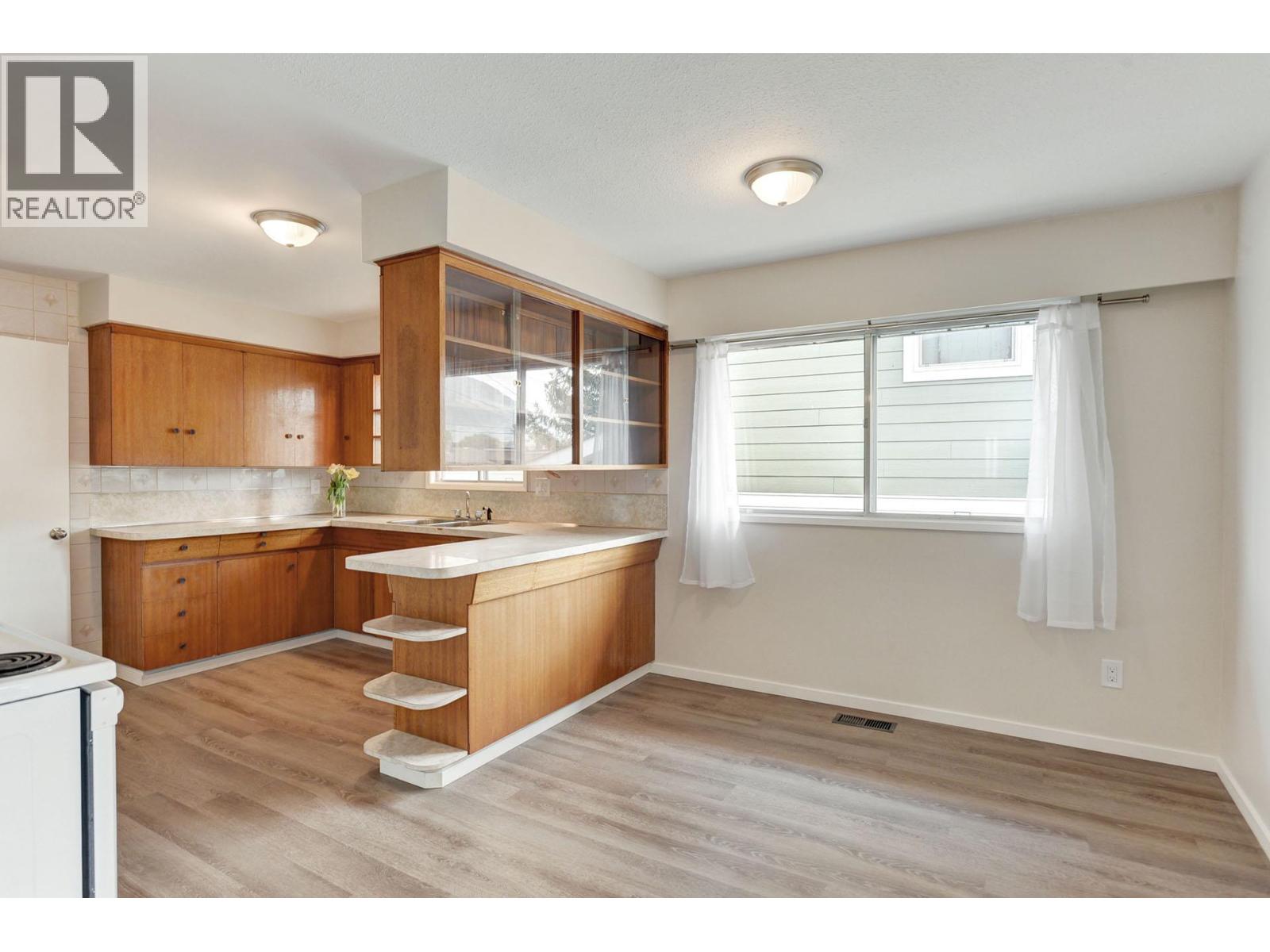 354 WILLOW Street, Kamloops