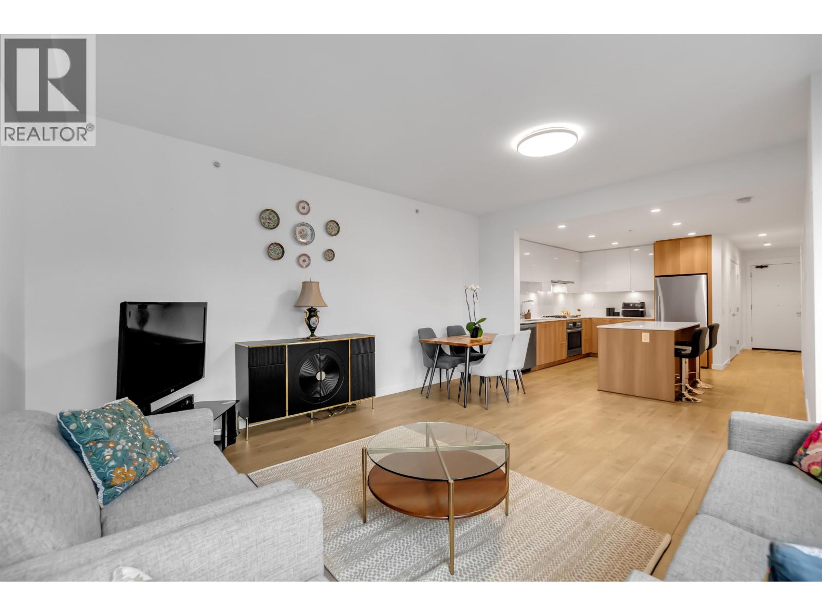 303 715 15 Street - photo 2