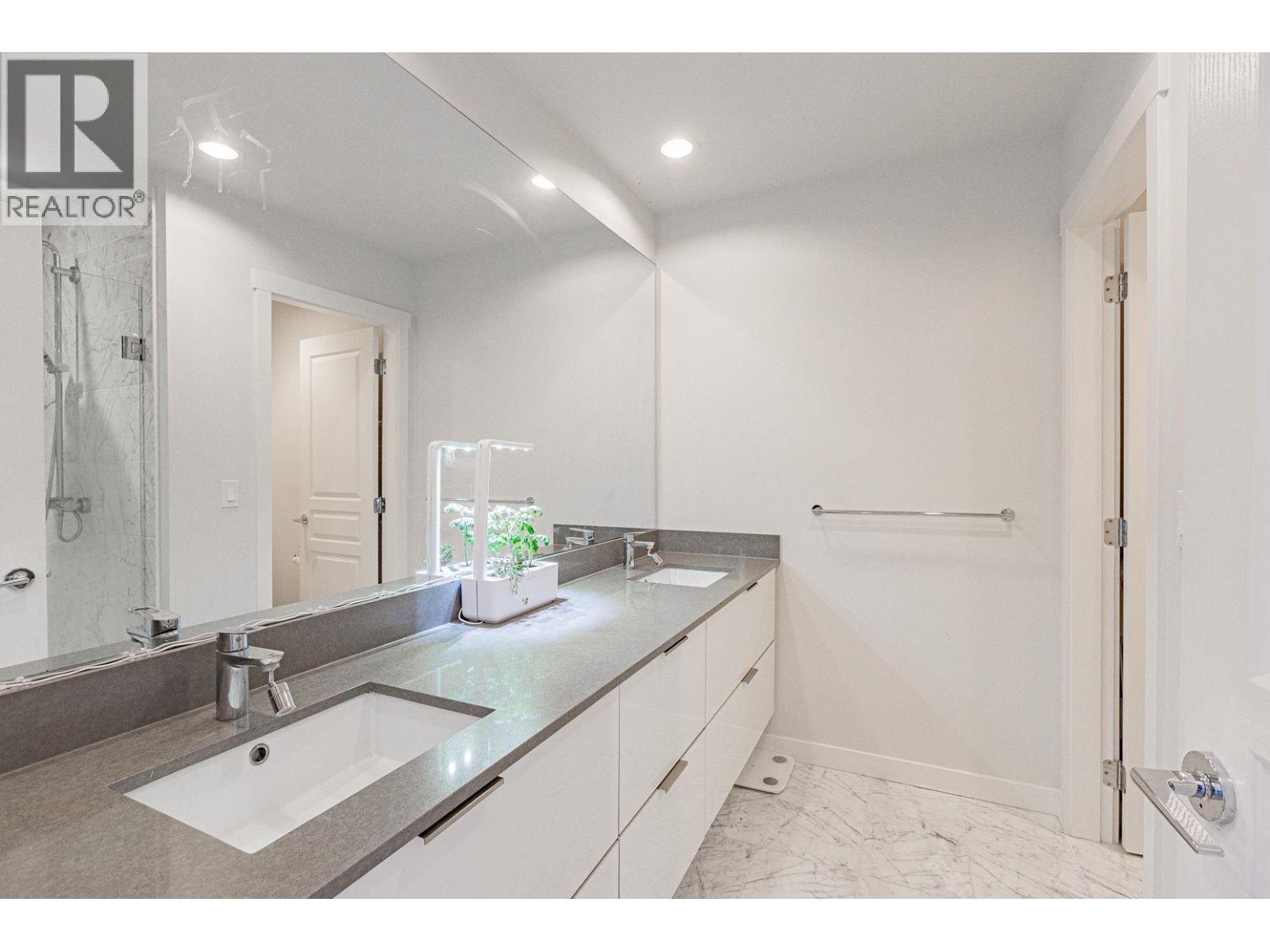 #120-10388 NO. 2 Road, Richmond