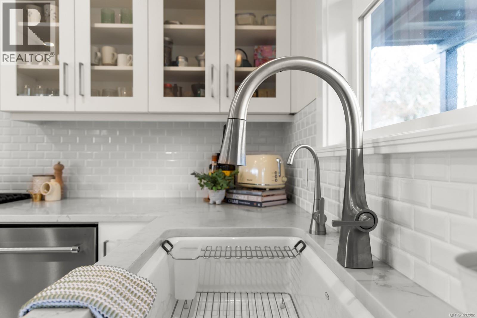 916 MONTEREY AVE - 11