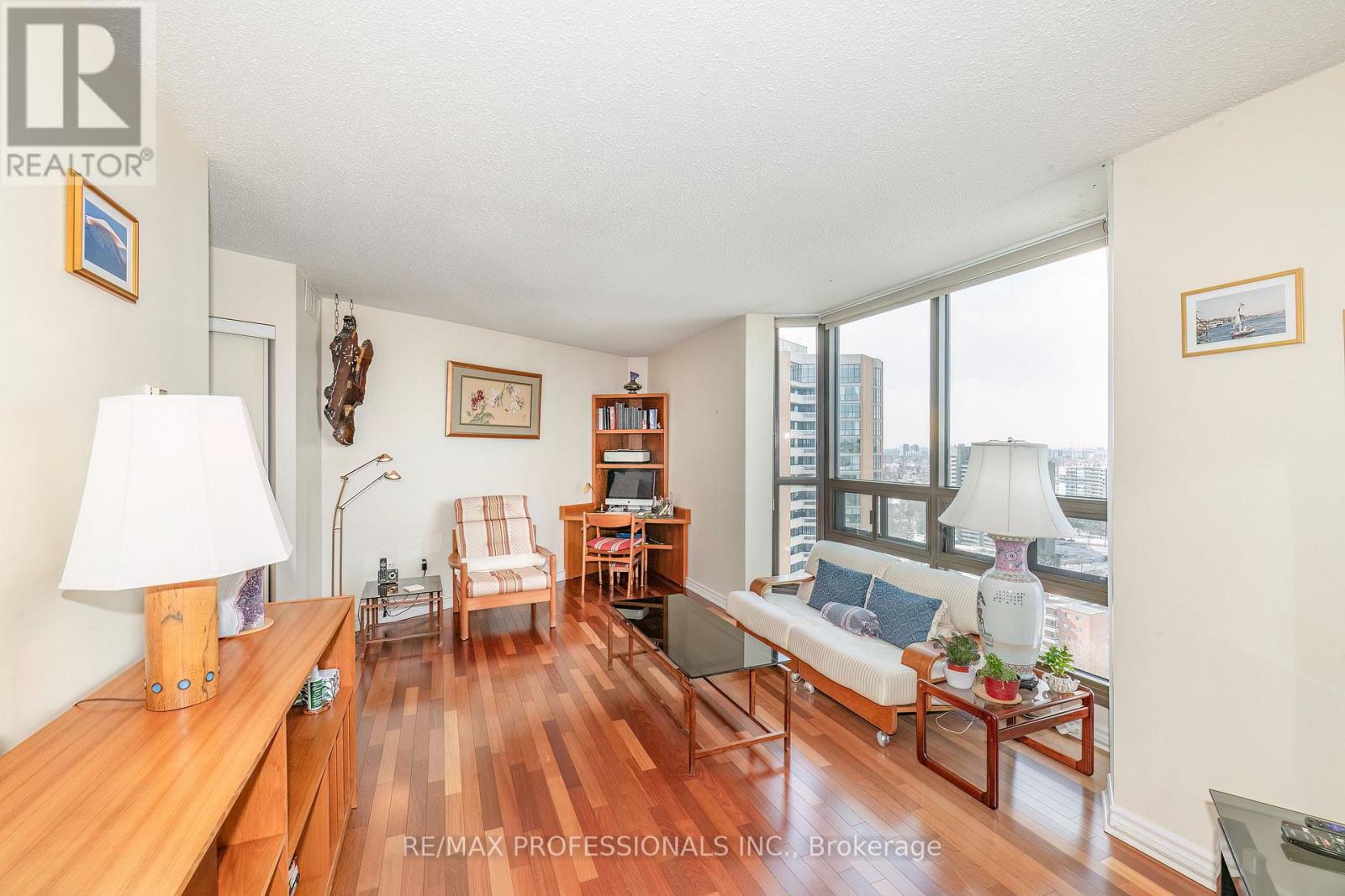 #2302 2010 ISLINGTON AVENUE - 19