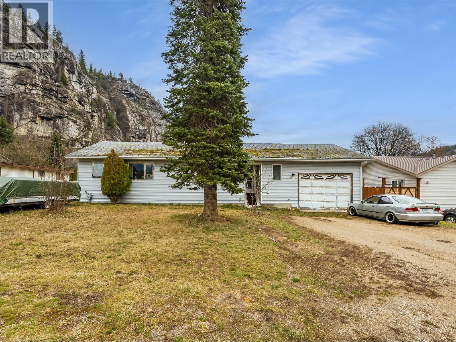 1057 Quance Street, Castlegar