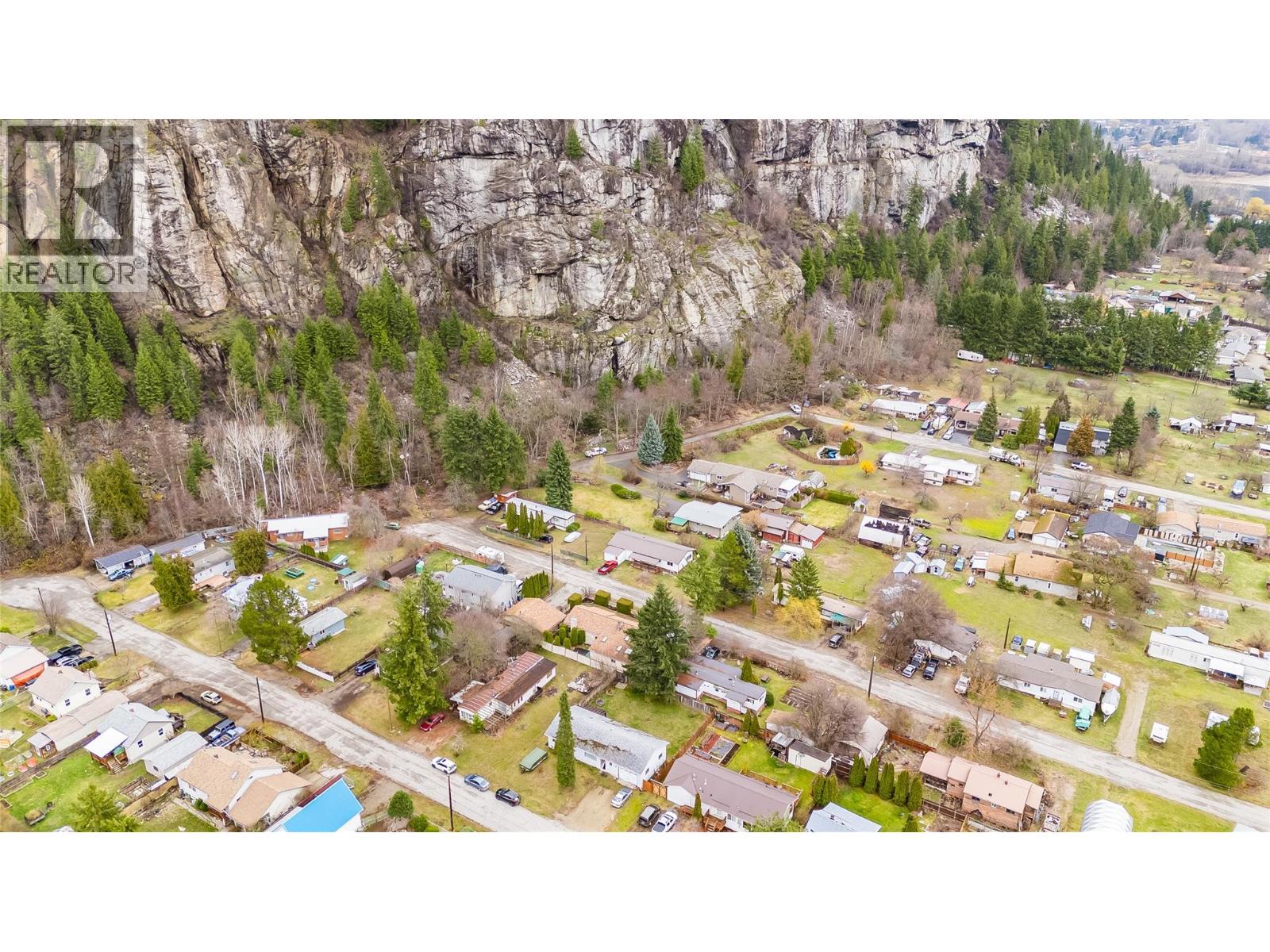 1057 Quance Street, Castlegar