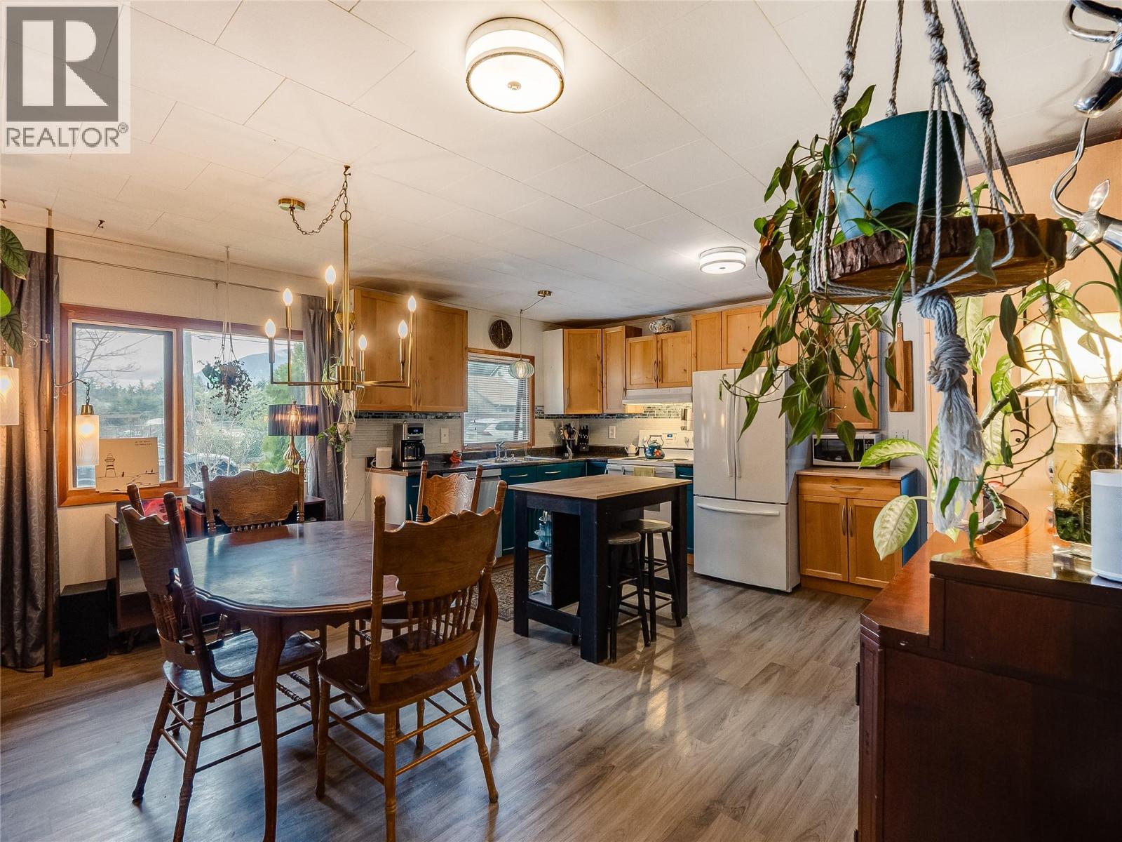 1057 Quance Street, Castlegar