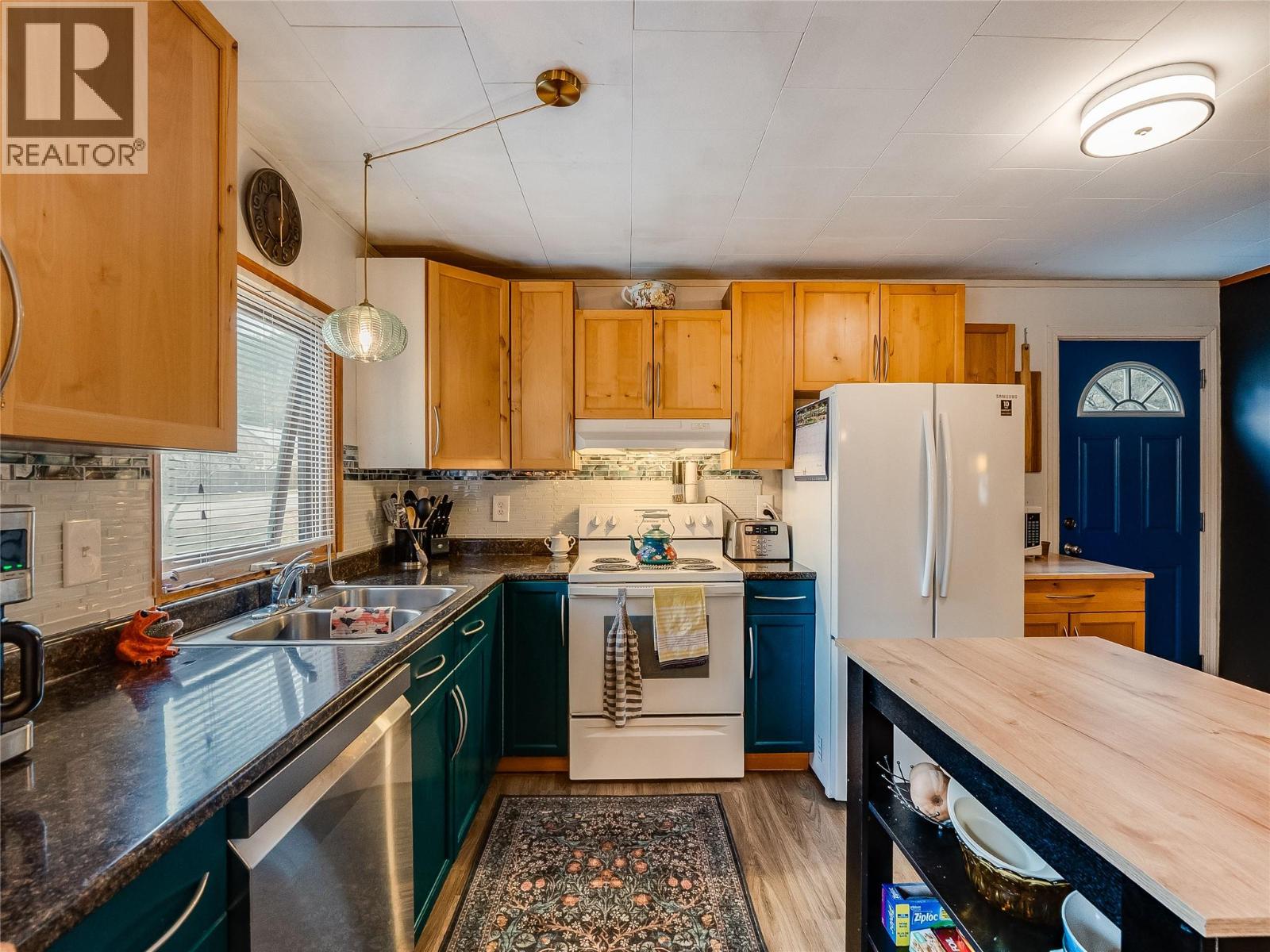 1057 Quance Street, Castlegar