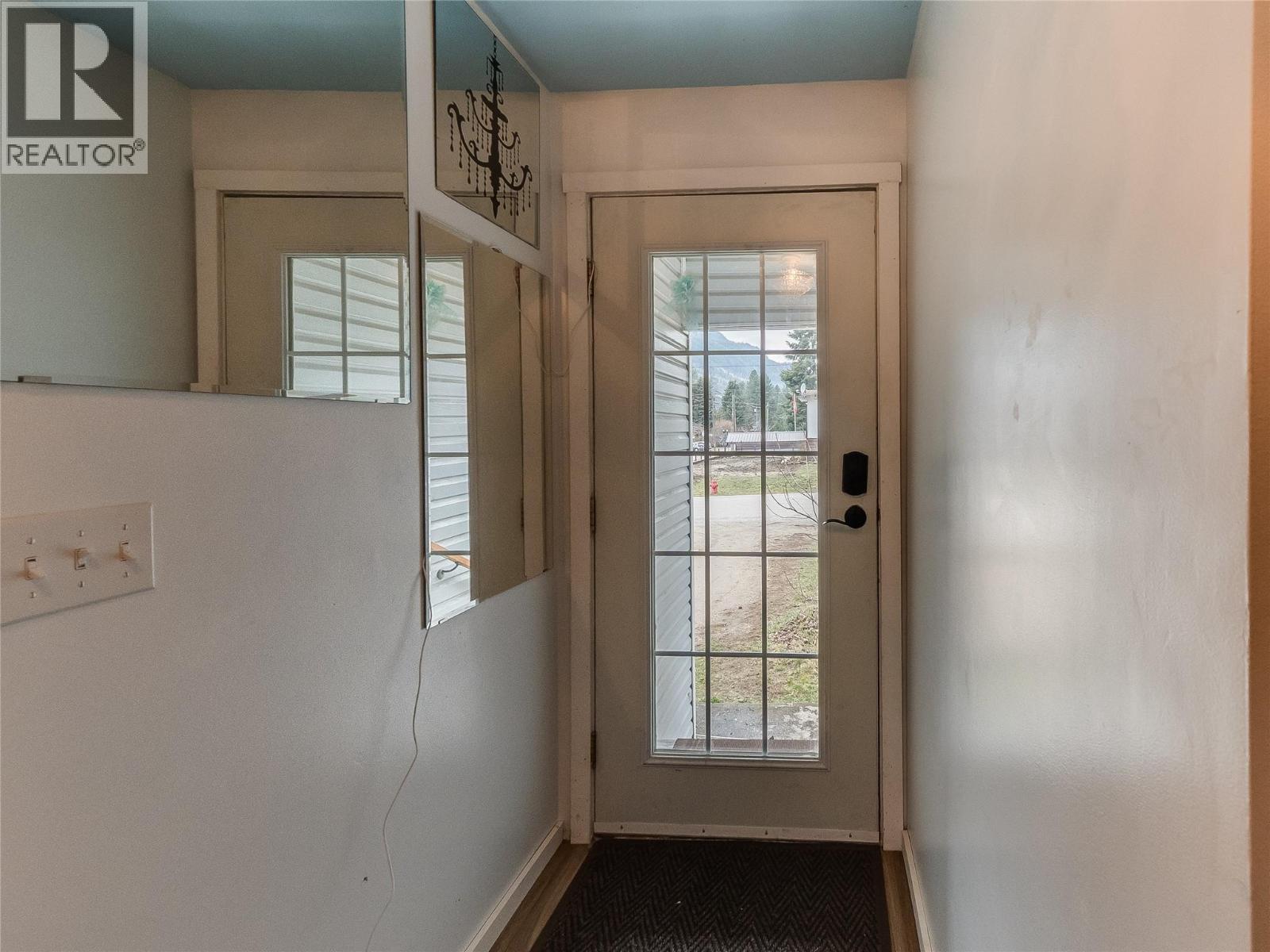 1057 Quance Street, Castlegar