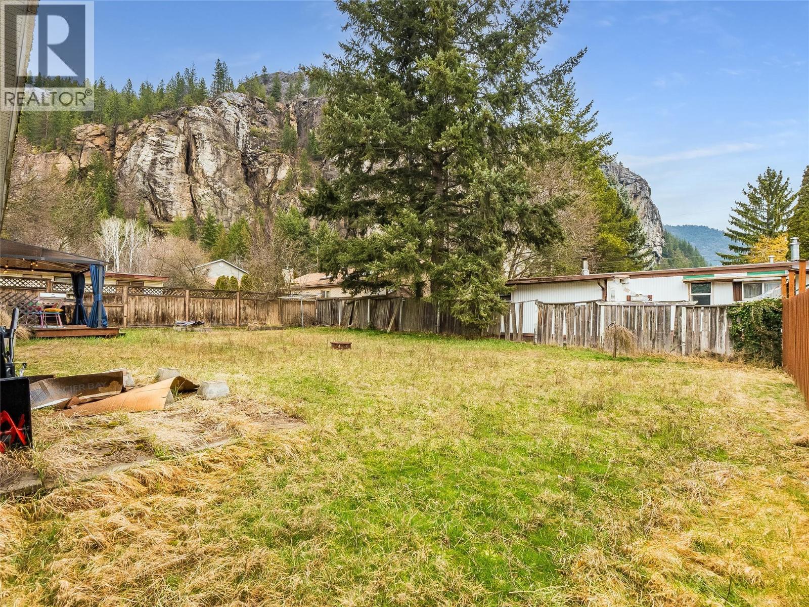 1057 Quance Street, Castlegar