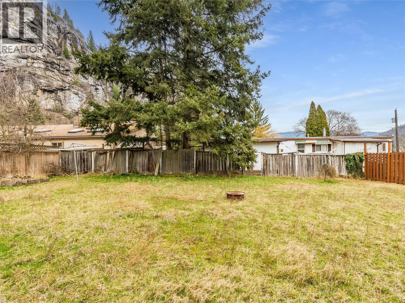 1057 Quance Street, Castlegar