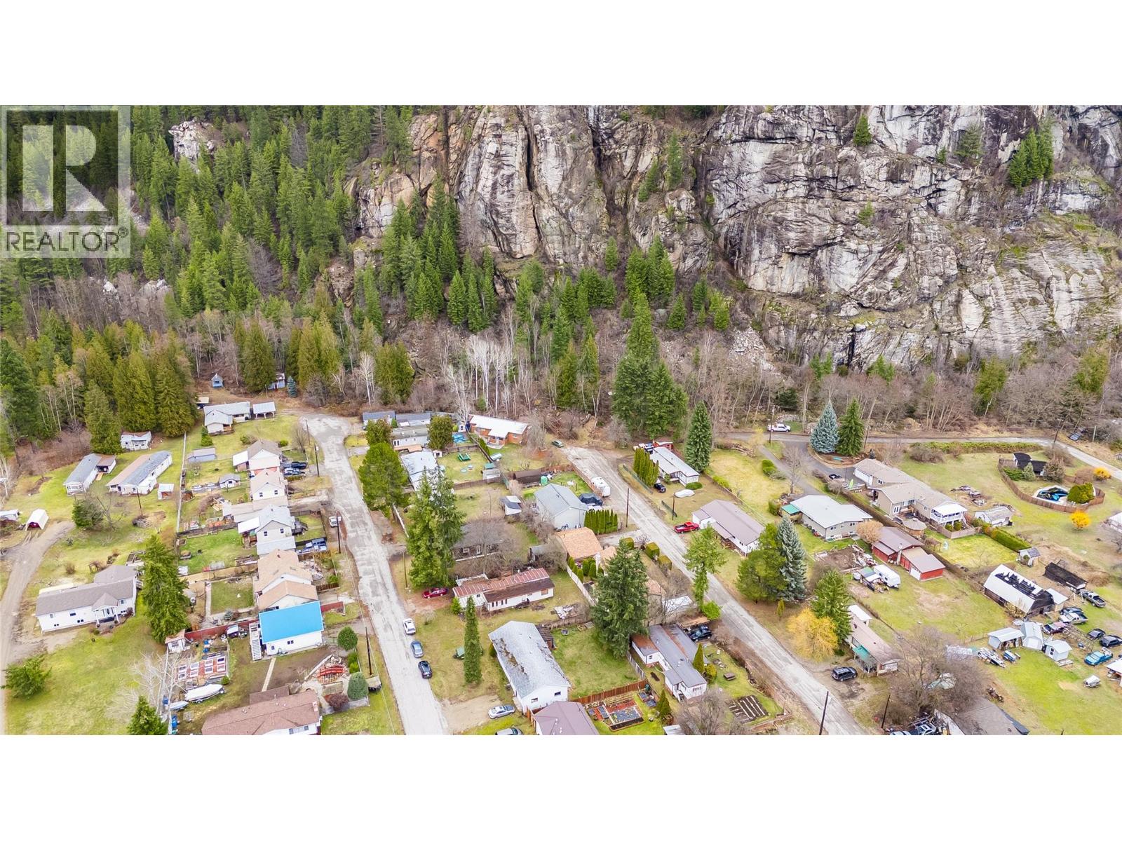 1057 Quance Street, Castlegar