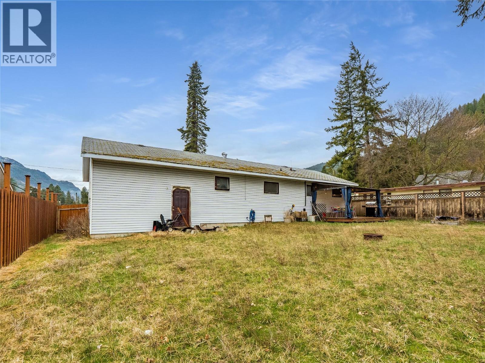 1057 Quance Street, Castlegar