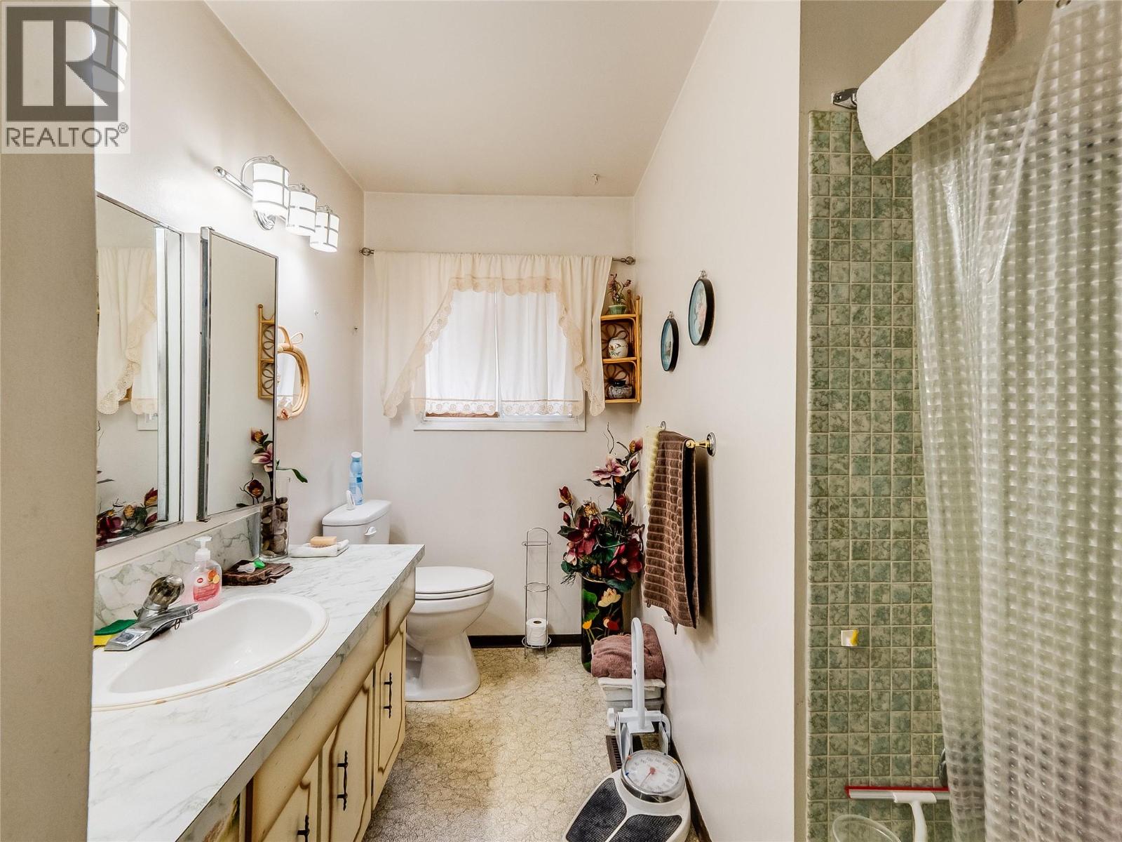 626 9th Avenue, Castlegar