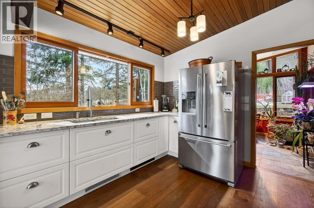 571 60 Street SW, Salmon Arm