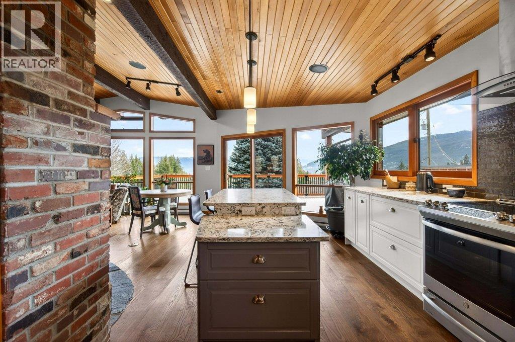 571 60 Street SW, Salmon Arm