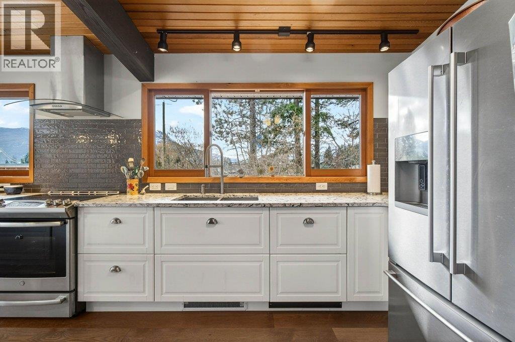 571 60 Street SW, Salmon Arm