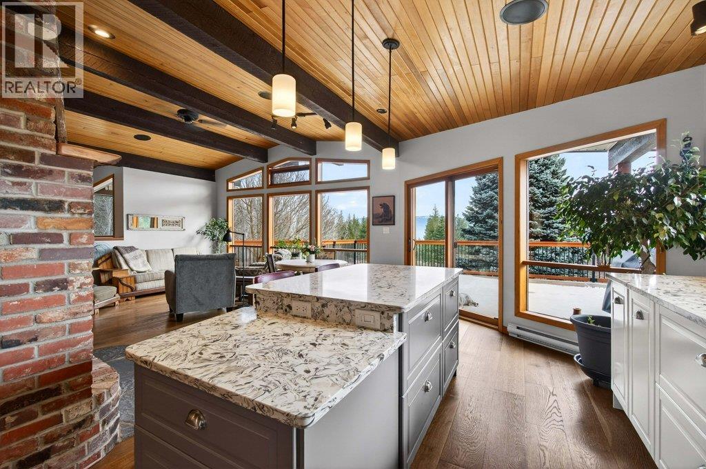 571 60 Street SW, Salmon Arm