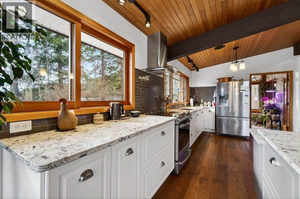 571 60 Street SW, Salmon Arm