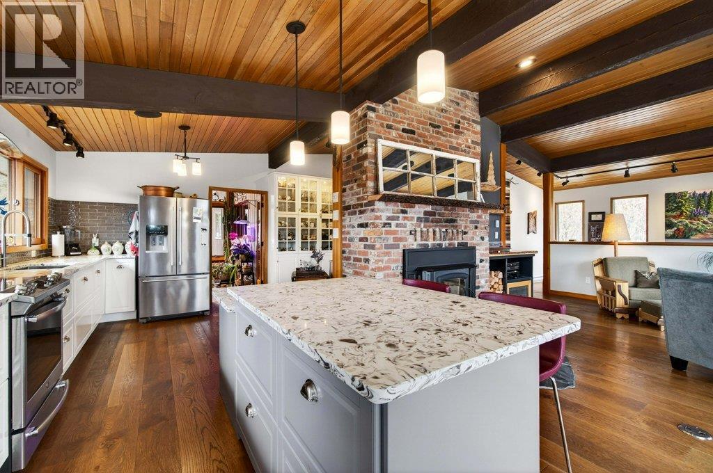 571 60 Street SW, Salmon Arm