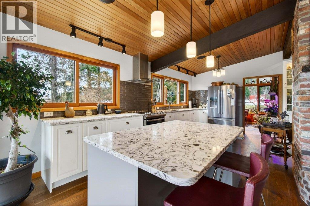 571 60 Street SW, Salmon Arm