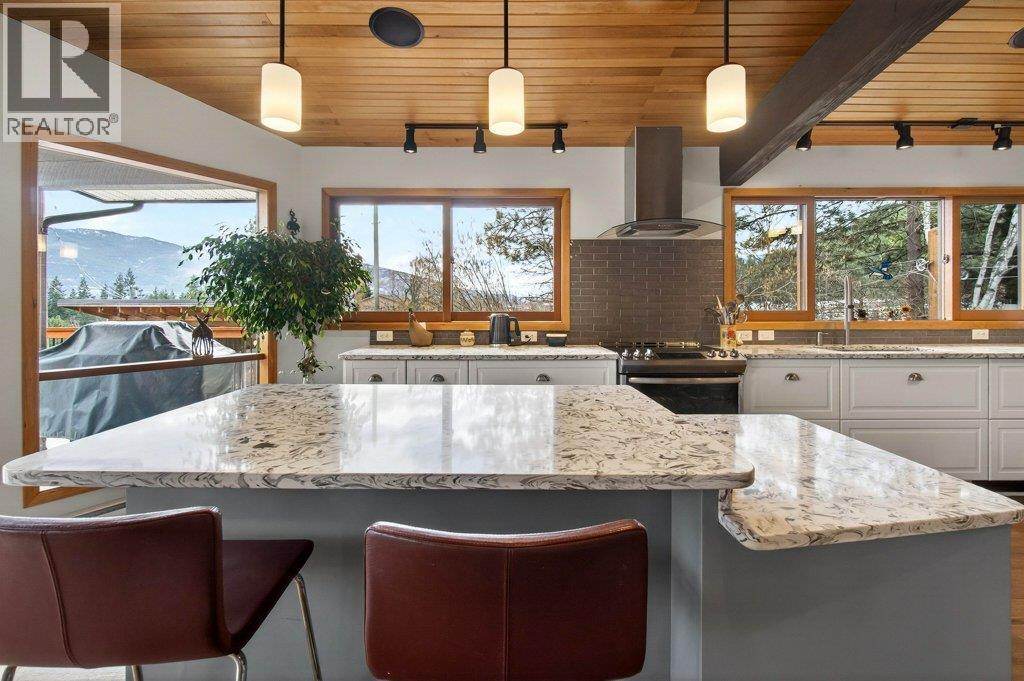 571 60 Street SW, Salmon Arm