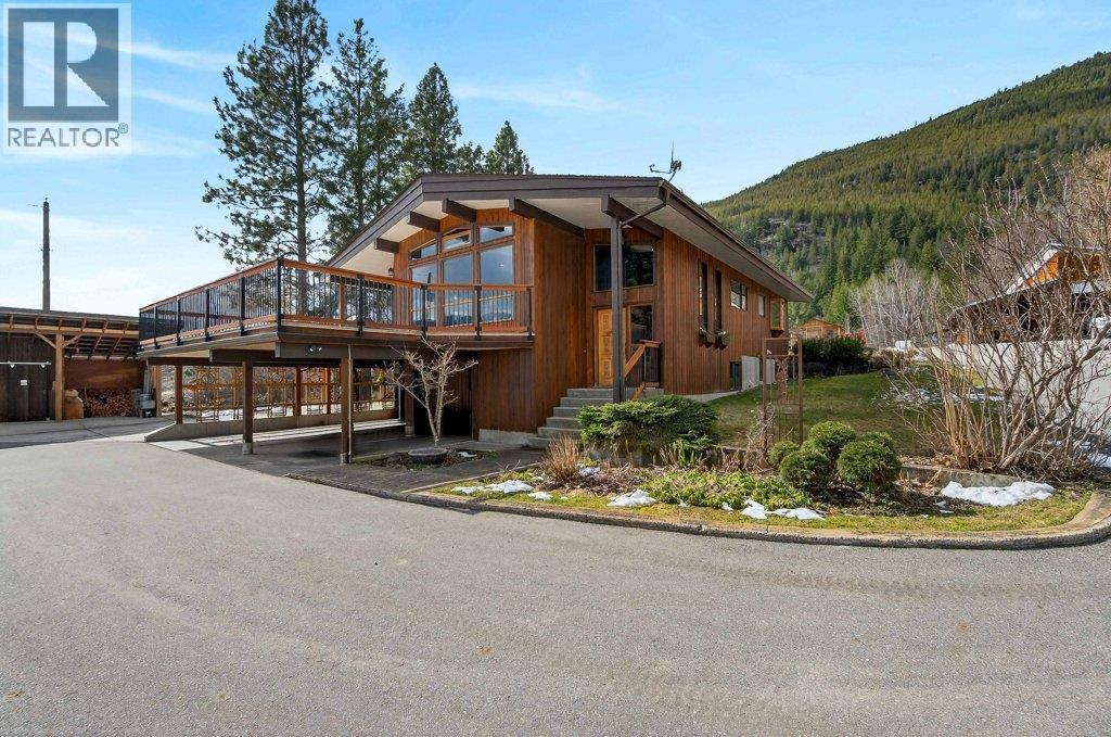 571 60 Street SW, Salmon Arm