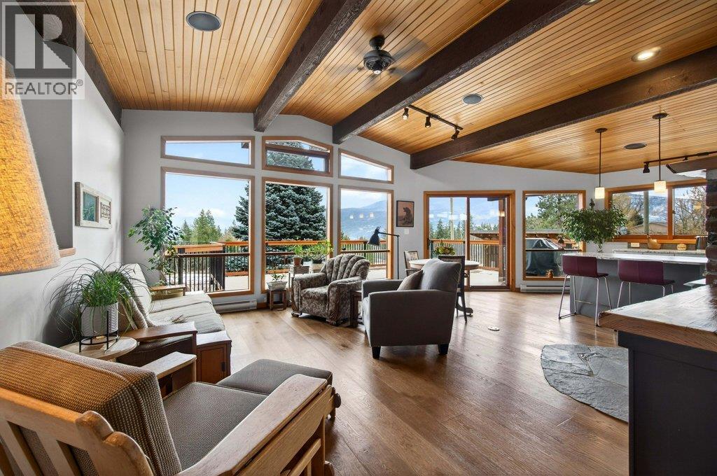 571 60 Street SW, Salmon Arm