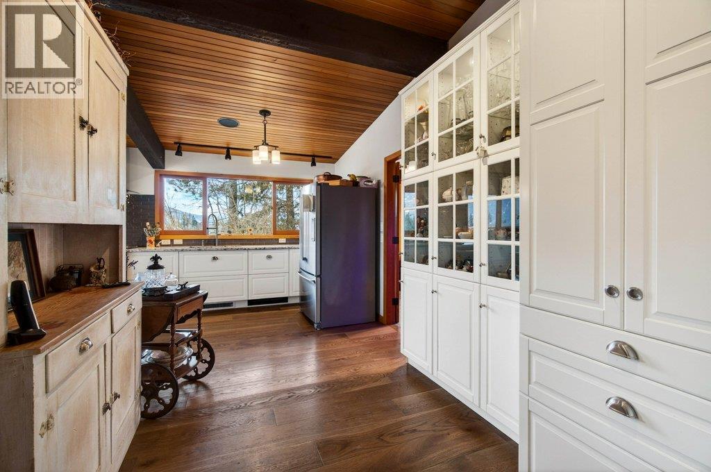 571 60 Street SW, Salmon Arm