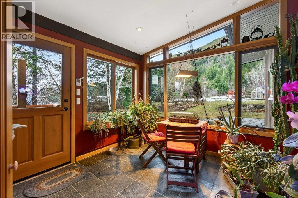 571 60 Street SW, Salmon Arm