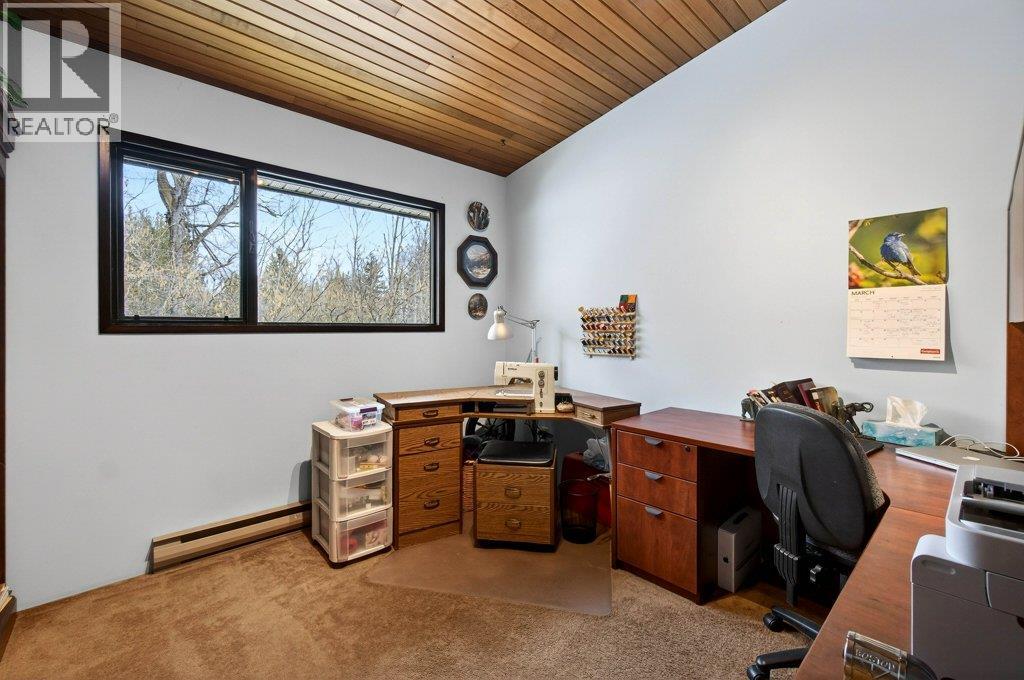 571 60 Street SW, Salmon Arm