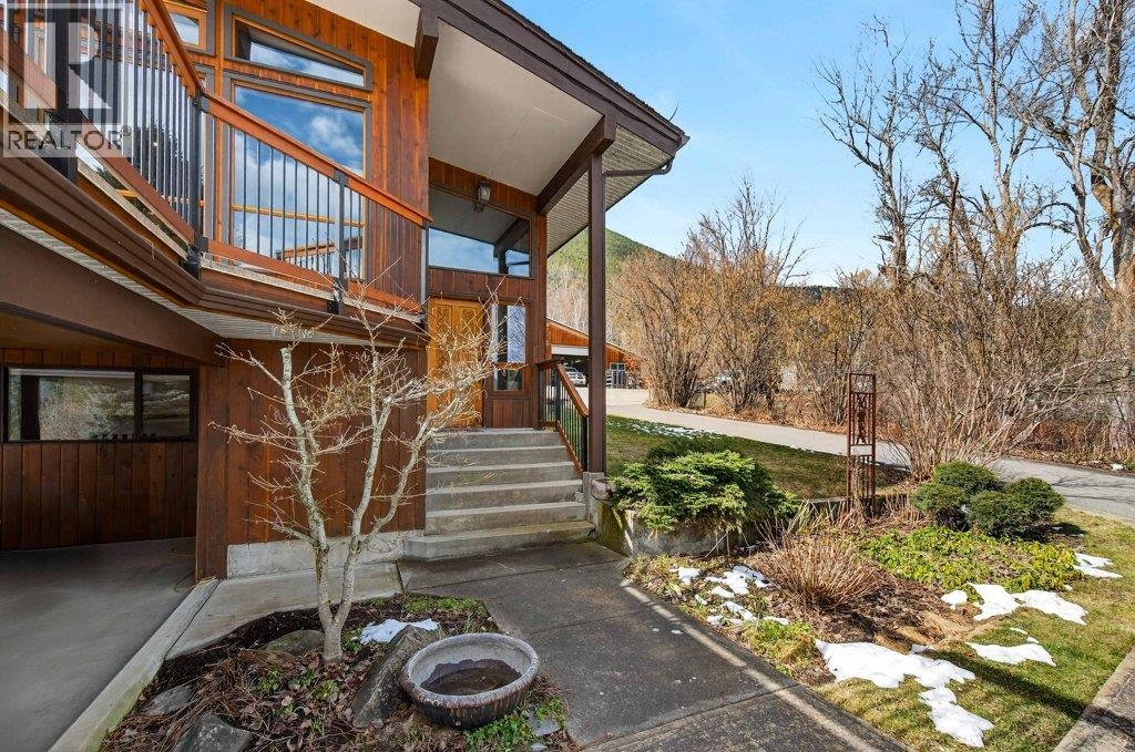 571 60 Street SW, Salmon Arm