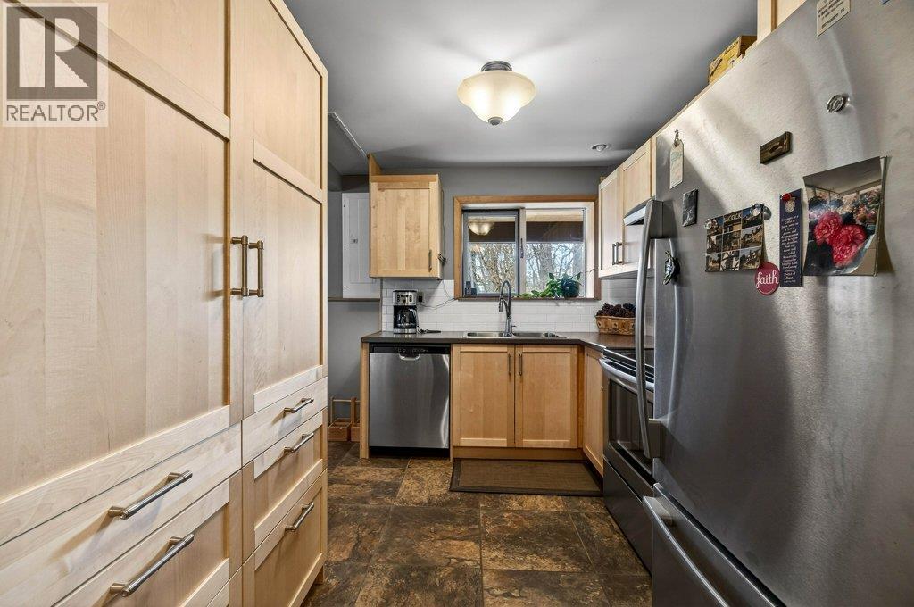 571 60 Street SW, Salmon Arm