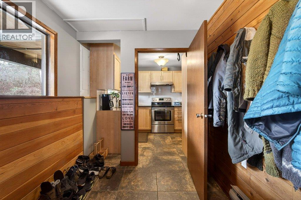 571 60 Street SW, Salmon Arm