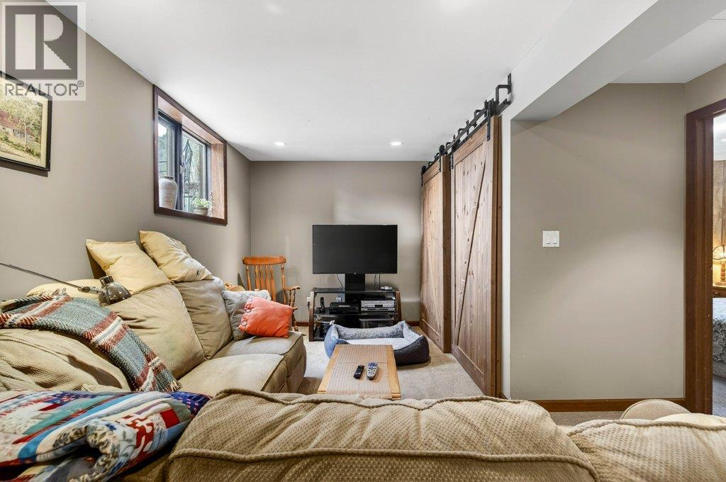 571 60 Street SW, Salmon Arm