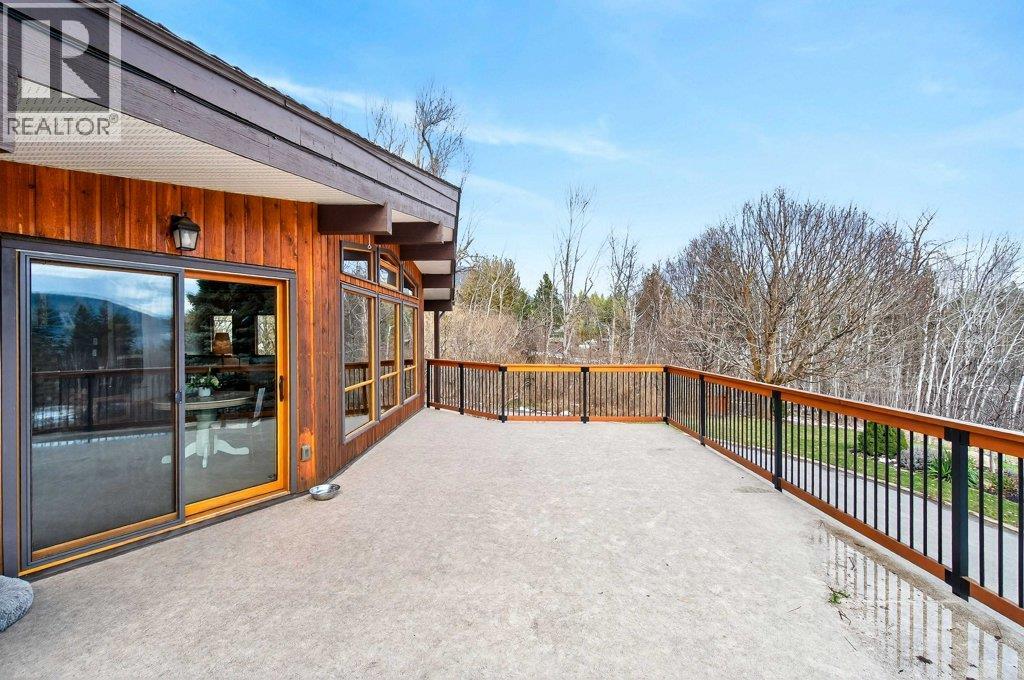 571 60 Street SW - 62
