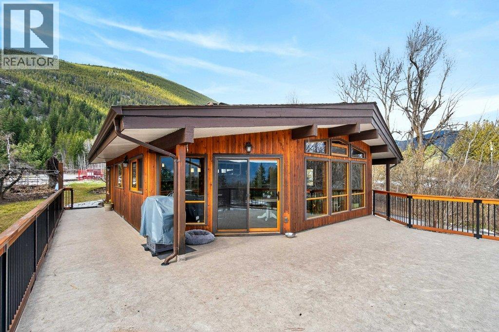 571 60 Street SW, Salmon Arm