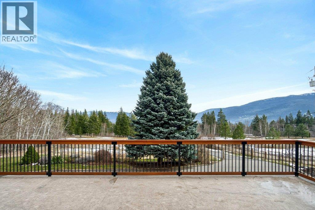 571 60 Street SW, Salmon Arm