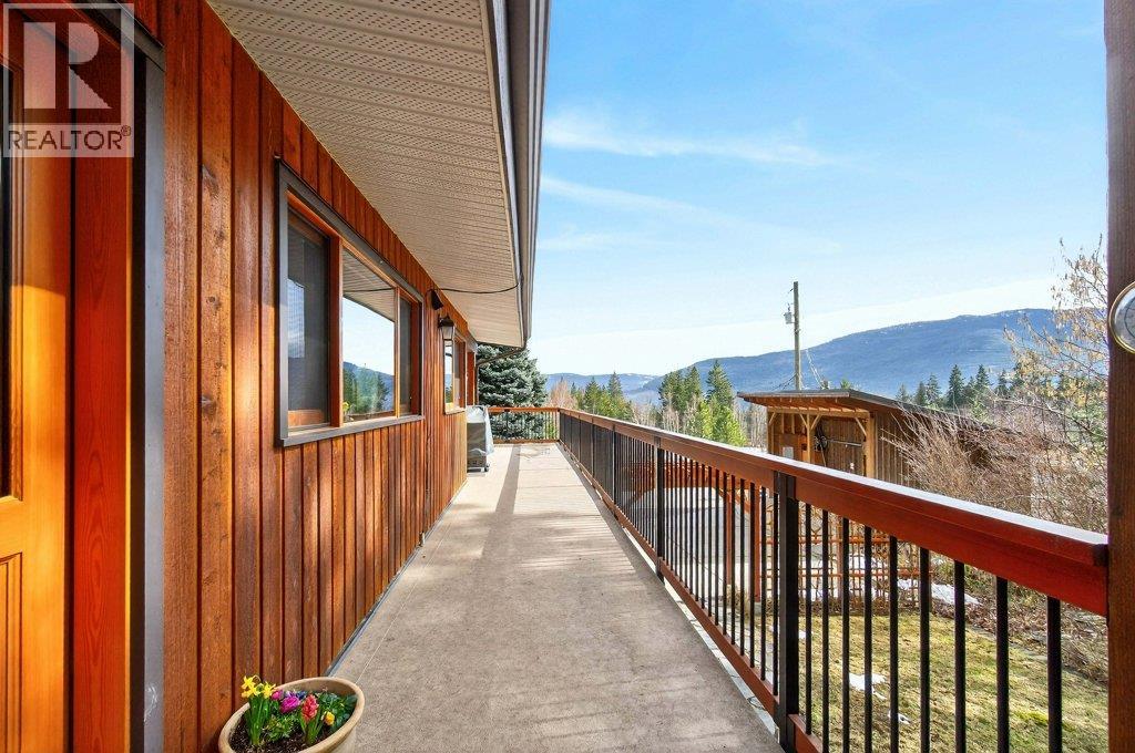 571 60 Street SW, Salmon Arm