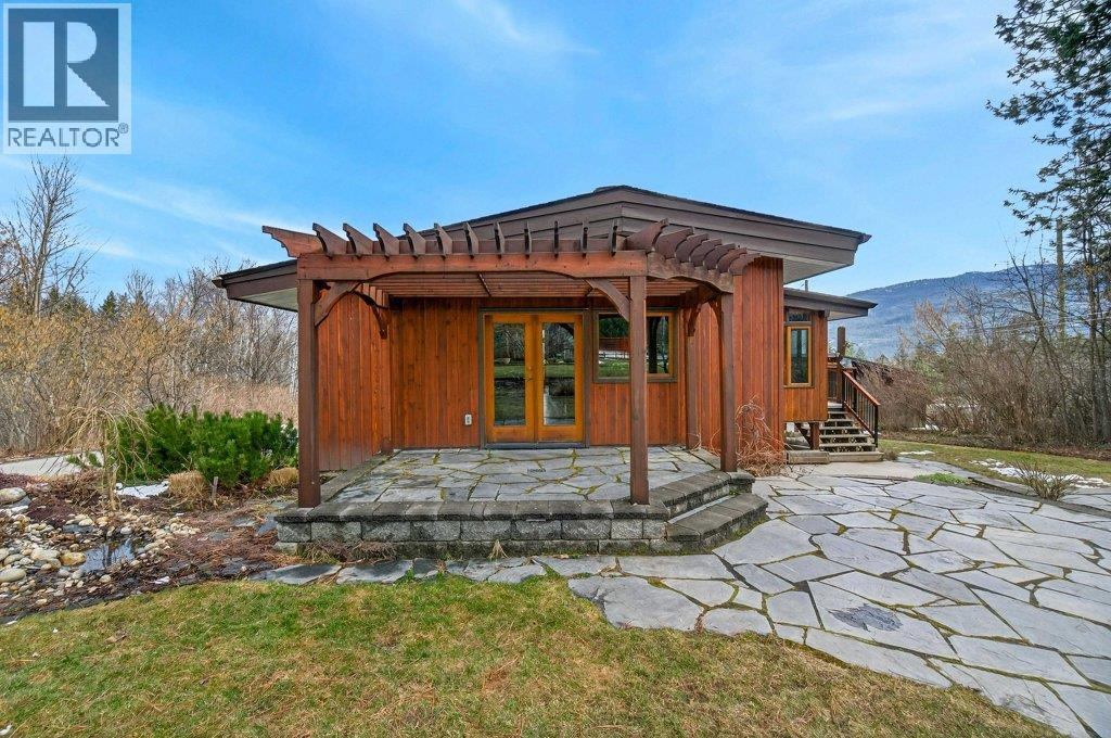 571 60 Street SW, Salmon Arm